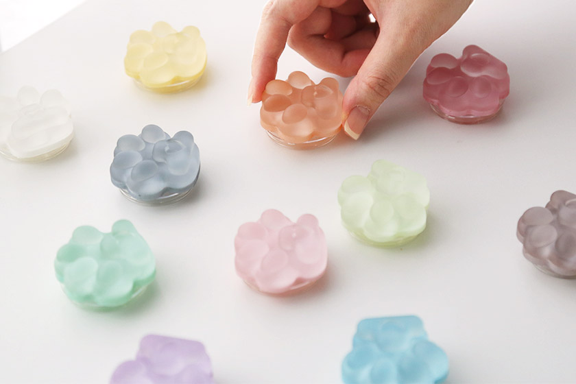 肉球デザインの粘着式スマホグリップ【niku9】